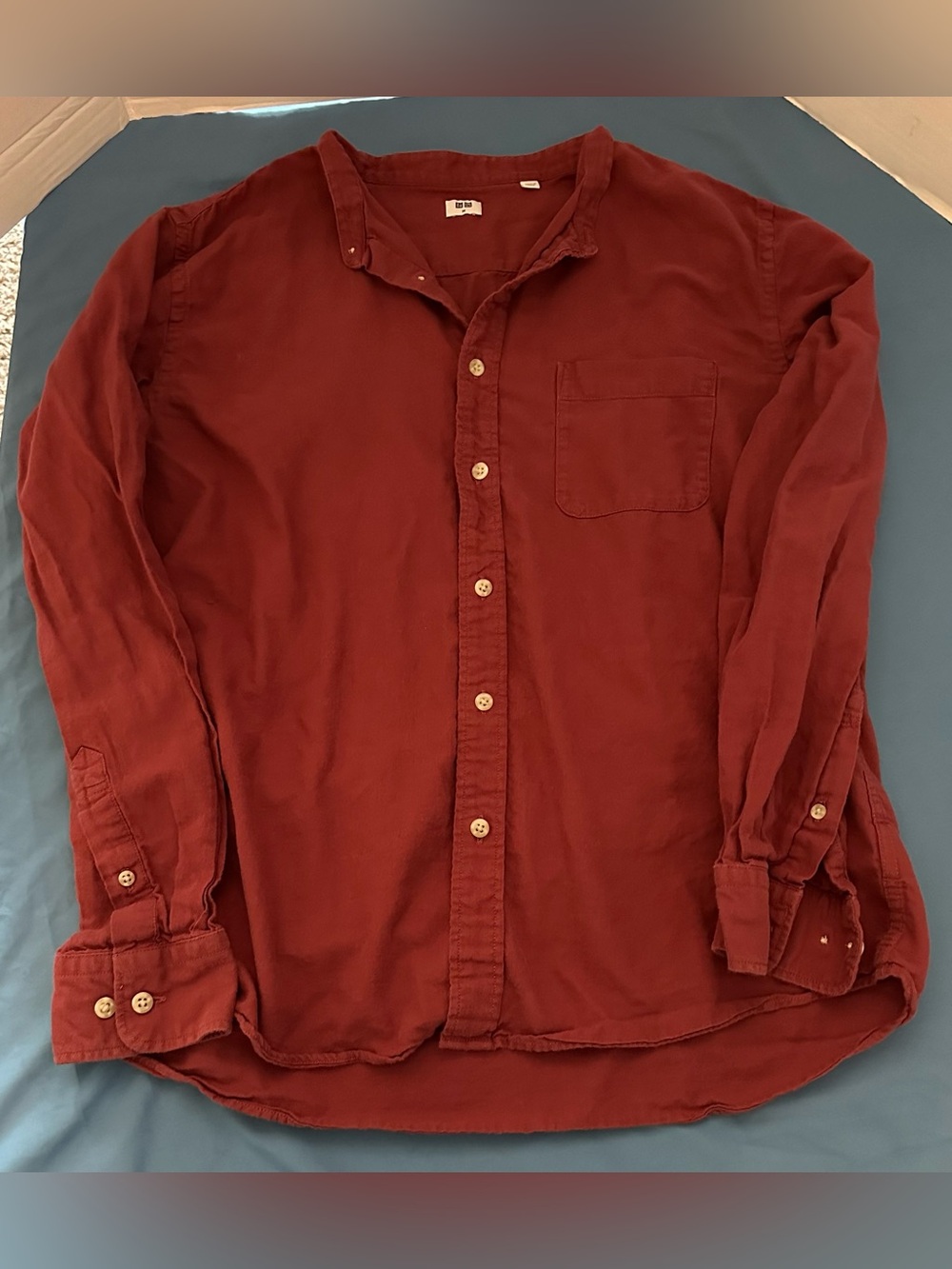 Uniqlo Men's Long-Sleeve Button-Down Shirt — Burgundy